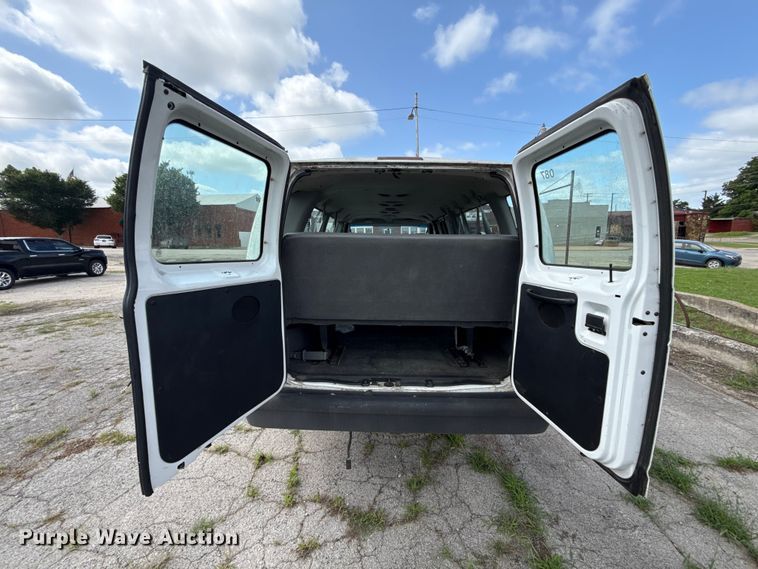 image for item ET6310 2003 Ford E350 van