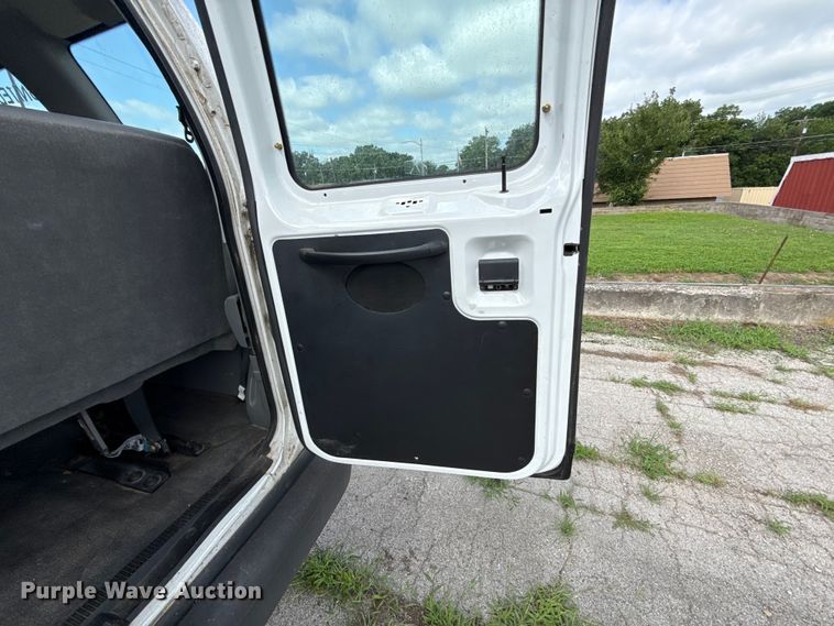 image for item ET6310 2003 Ford E350 van