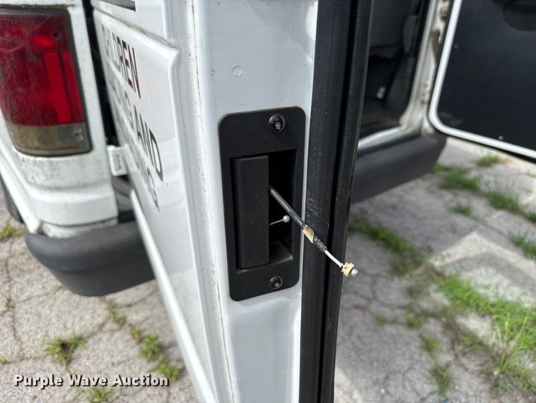 image for item ET6310 2003 Ford E350 van
