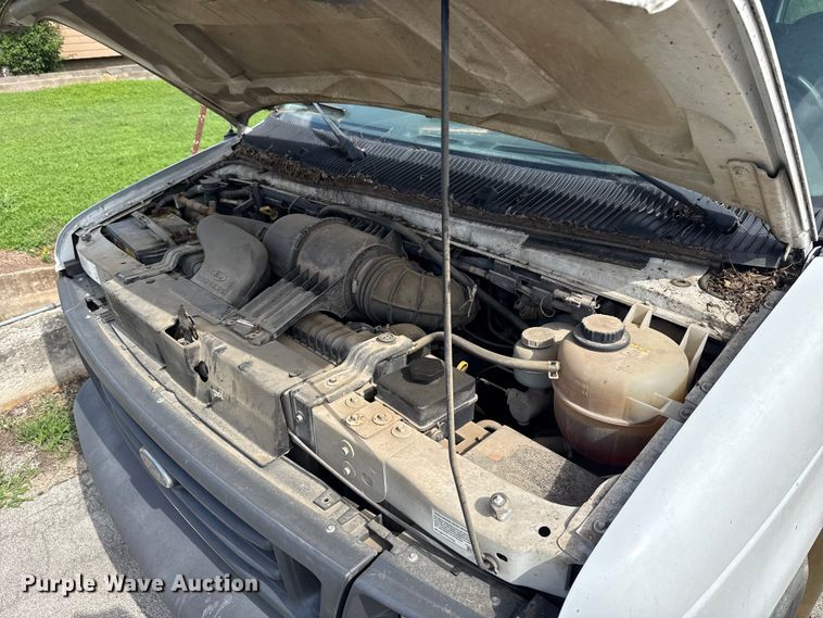 image for item ET6310 2003 Ford E350 van