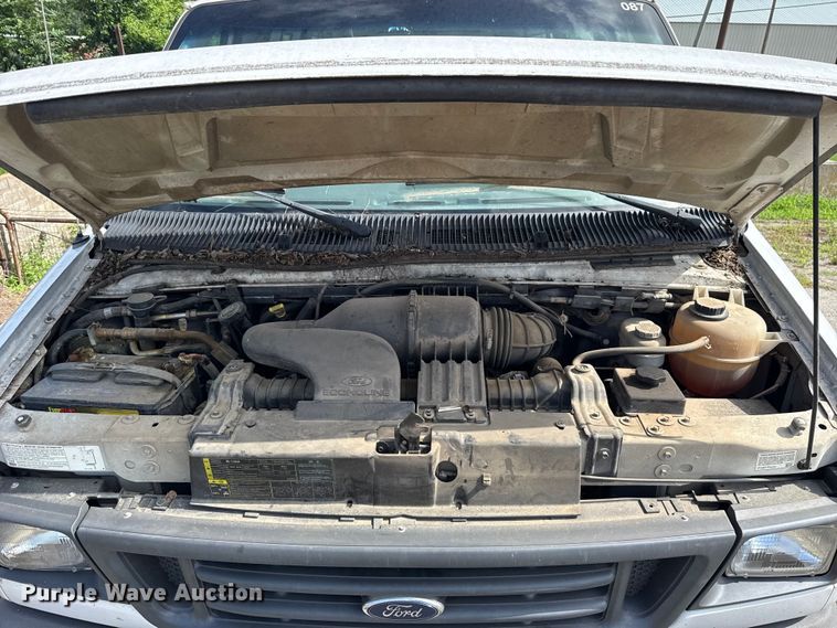 image for item ET6310 2003 Ford E350 van