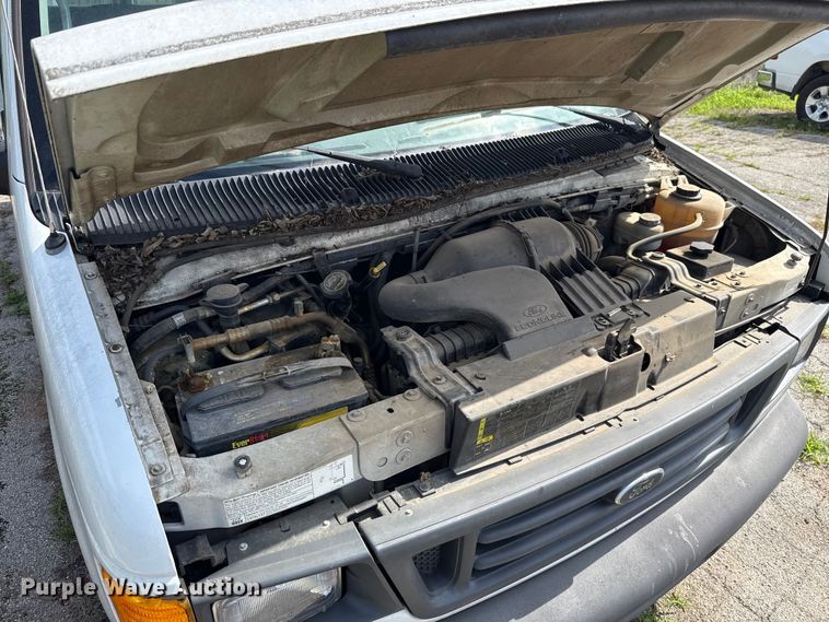 image for item ET6310 2003 Ford E350 van