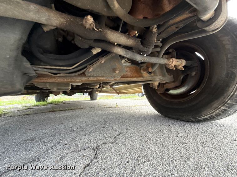 image for item ET6310 2003 Ford E350 van