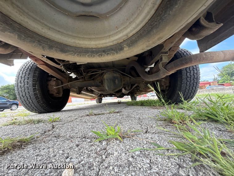 image for item ET6310 2003 Ford E350 van