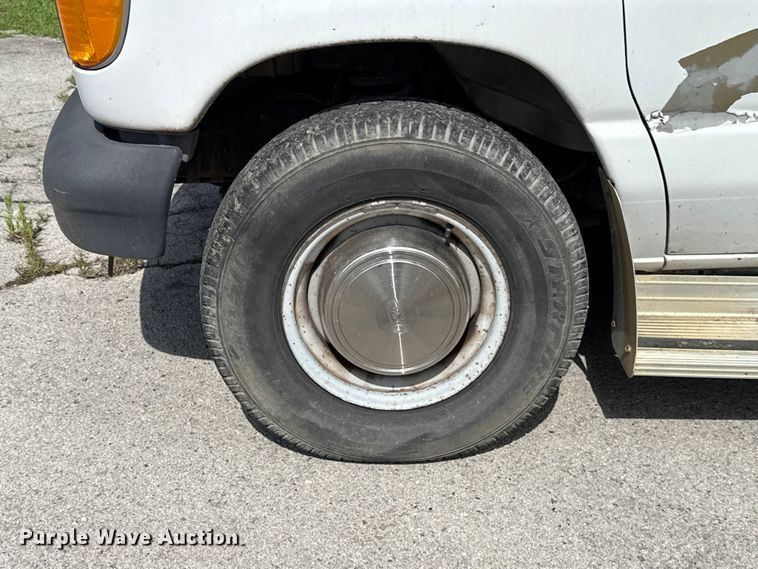 image for item ET6310 2003 Ford E350 van