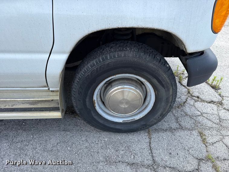 image for item ET6310 2003 Ford E350 van