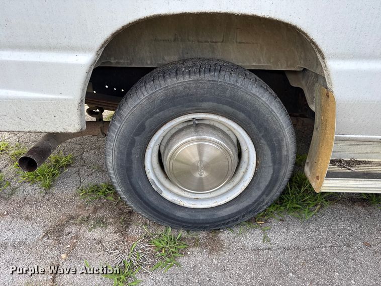 image for item ET6310 2003 Ford E350 van
