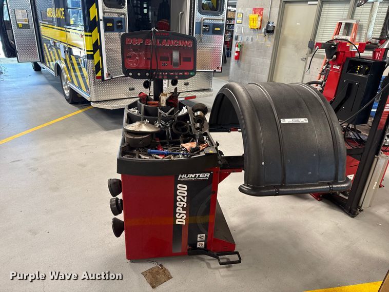 image for item ET6340 Hunter DSP9200 wheel balancer