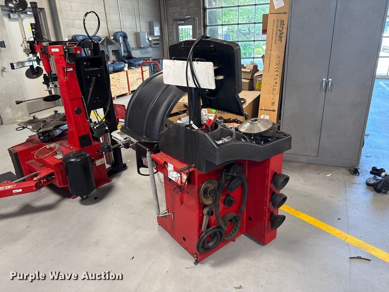 image for item ET6340 Hunter DSP9200 wheel balancer
