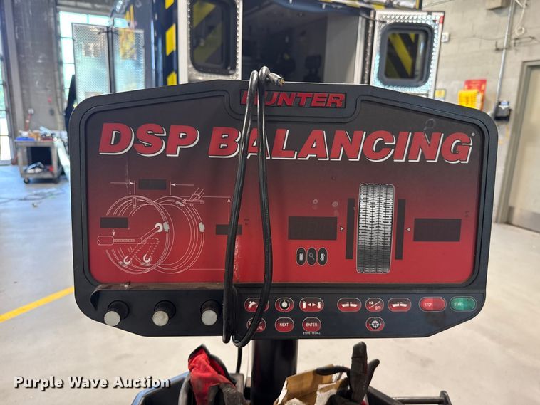 image for item ET6340 Hunter DSP9200 wheel balancer