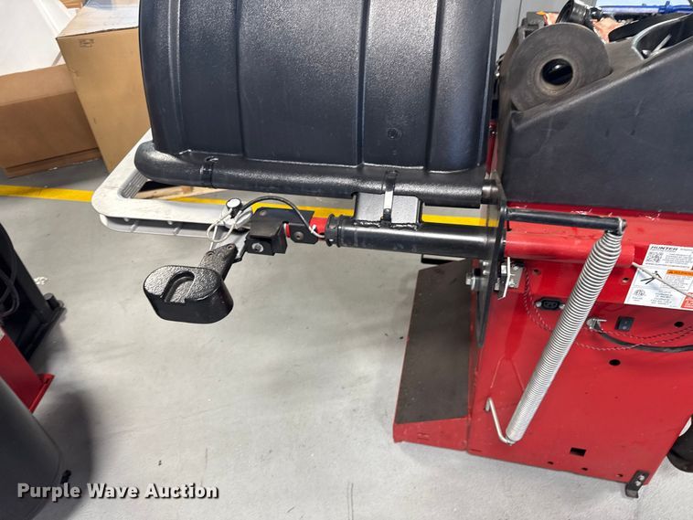 image for item ET6340 Hunter DSP9200 wheel balancer