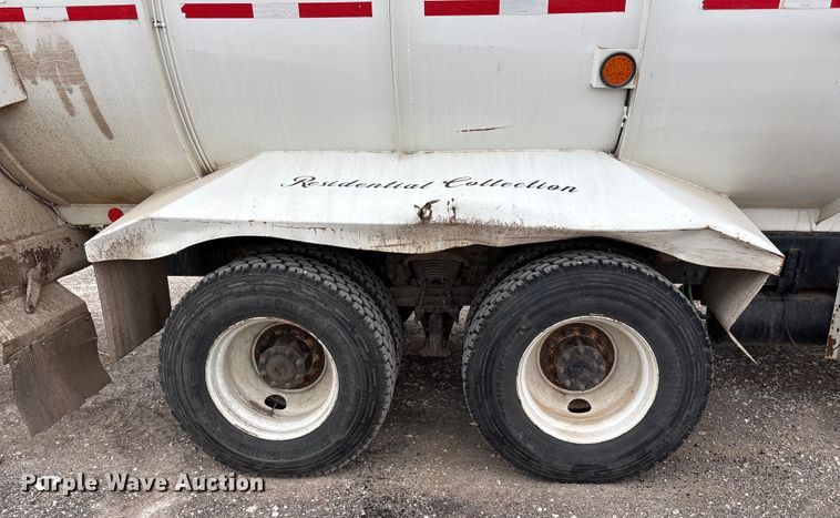 image for item EU4808 2014 Freightliner M2 refuse truck