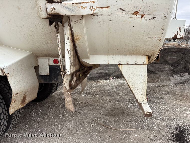 image for item EU4808 2014 Freightliner M2 refuse truck