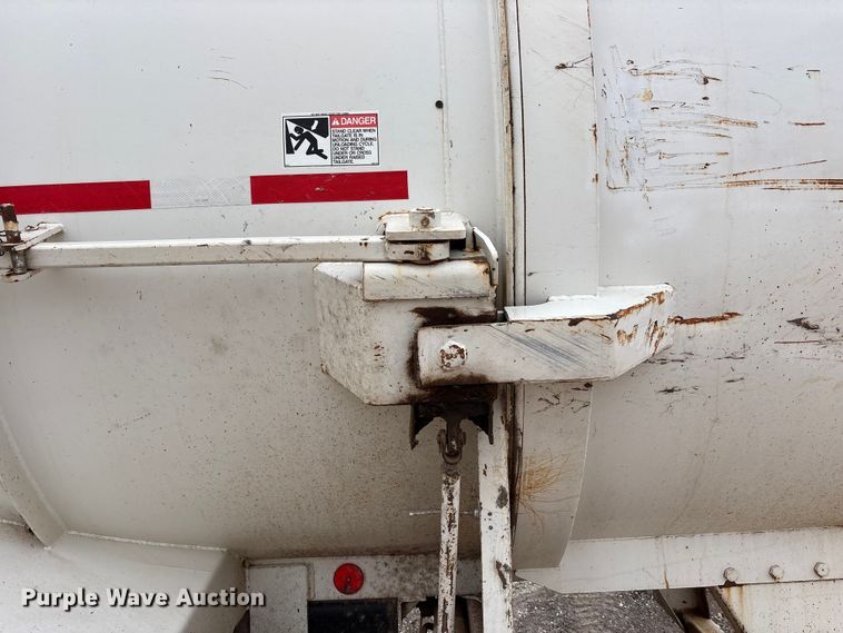 image for item EU4808 2014 Freightliner M2 refuse truck