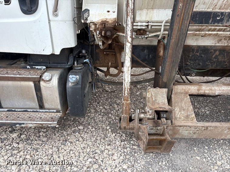 image for item EU4808 2014 Freightliner M2 refuse truck