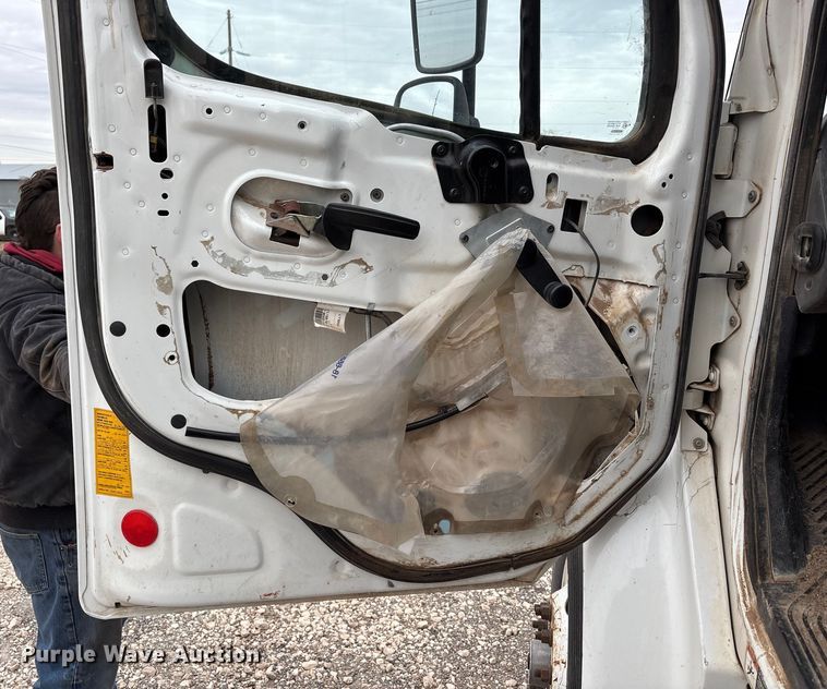 image for item EU4808 2014 Freightliner M2 refuse truck
