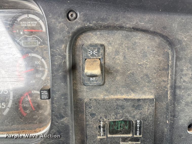 image for item EU4808 2014 Freightliner M2 refuse truck