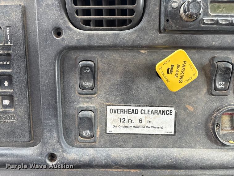 image for item EU4808 2014 Freightliner M2 refuse truck