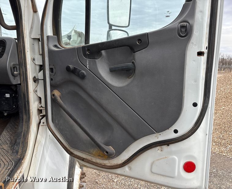 image for item EU4808 2014 Freightliner M2 refuse truck
