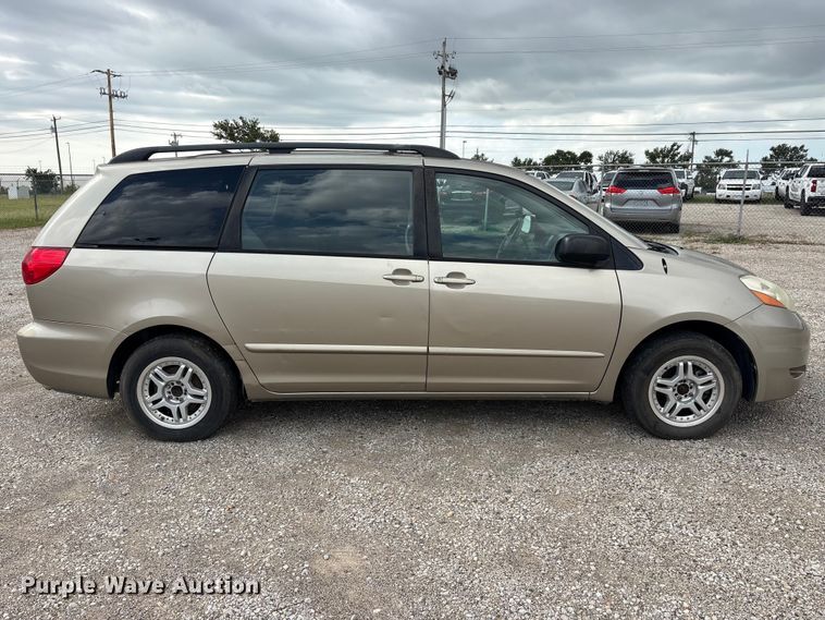image for item EU5633 2006 Toyota Sienna van