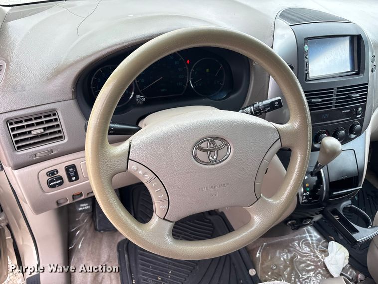 image for item EU5633 2006 Toyota Sienna van