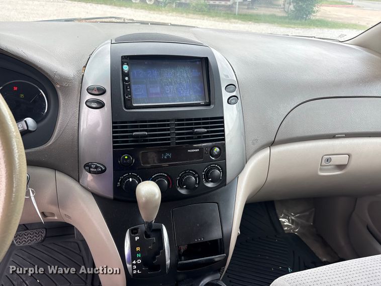 image for item EU5633 2006 Toyota Sienna van
