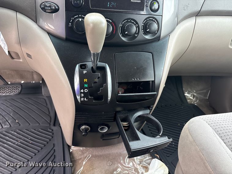 image for item EU5633 2006 Toyota Sienna van