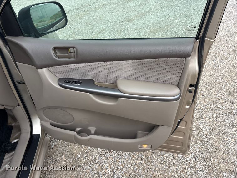 image for item EU5633 2006 Toyota Sienna van