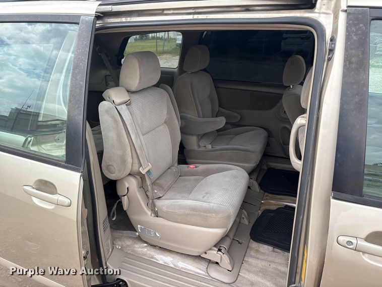 image for item EU5633 2006 Toyota Sienna van