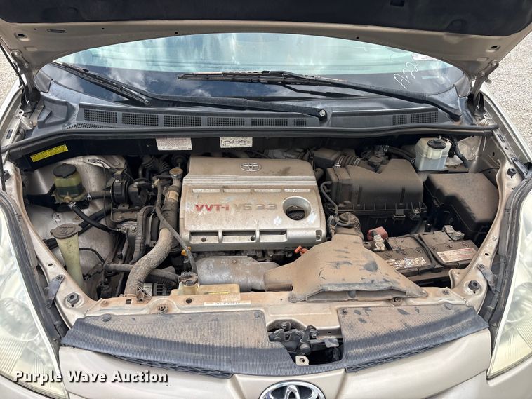 image for item EU5633 2006 Toyota Sienna van