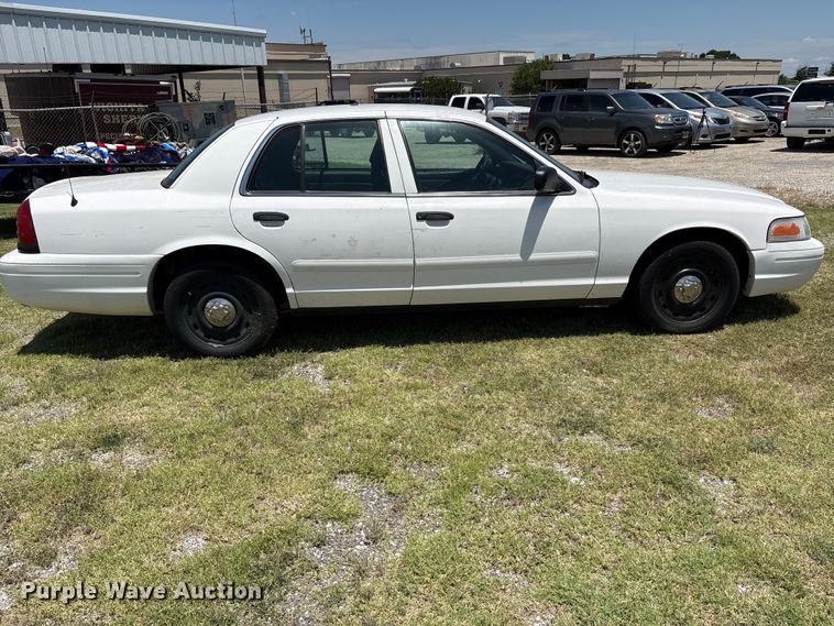 image for item EU5638 2005 Ford Crown Victoria Police Interceptor 