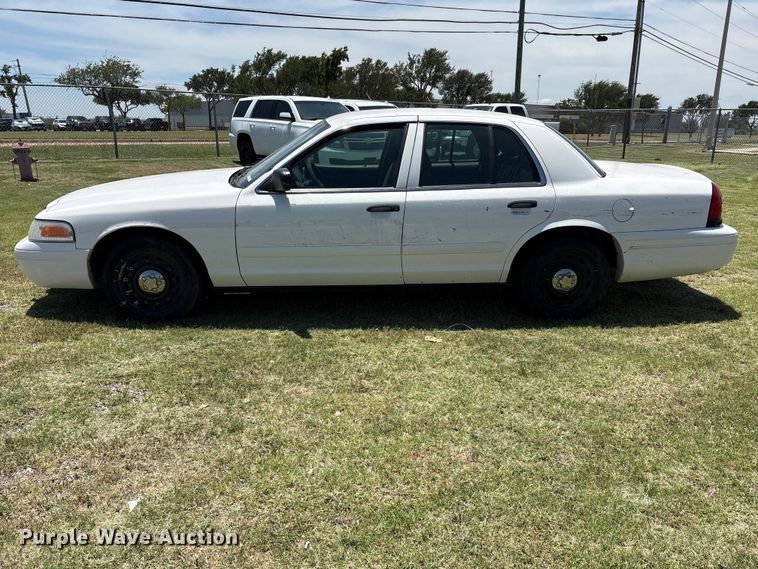 image for item EU5638 2005 Ford Crown Victoria Police Interceptor 