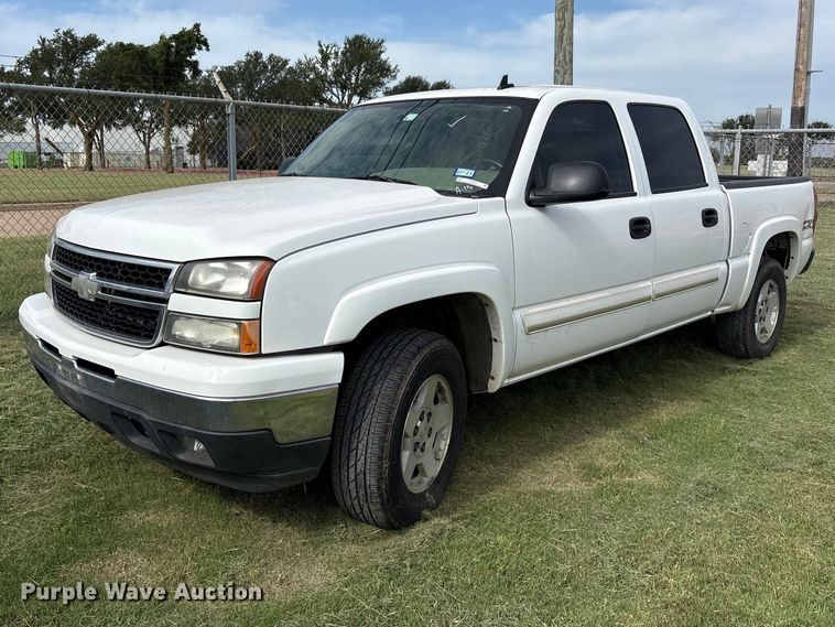 image for item EU5641 2006 Chevrolet Silverado 1500 Crew Cab pickup truck