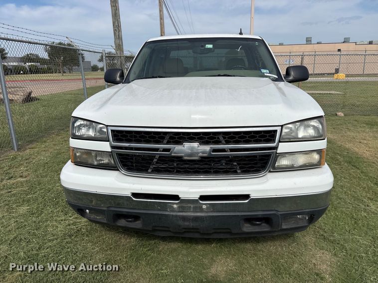 image for item EU5641 2006 Chevrolet Silverado 1500 Crew Cab pickup truck