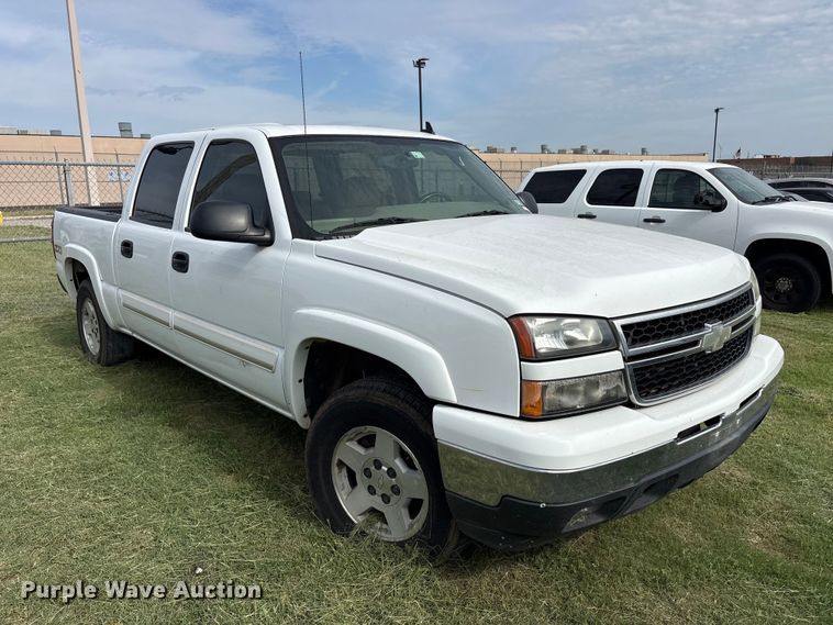 image for item EU5641 2006 Chevrolet Silverado 1500 Crew Cab pickup truck