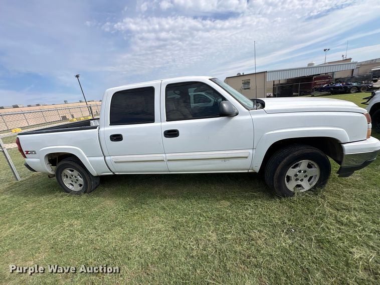 image for item EU5641 2006 Chevrolet Silverado 1500 Crew Cab pickup truck