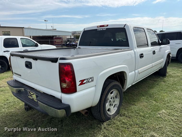image for item EU5641 2006 Chevrolet Silverado 1500 Crew Cab pickup truck