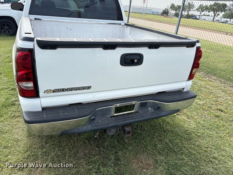 image for item EU5641 2006 Chevrolet Silverado 1500 Crew Cab pickup truck
