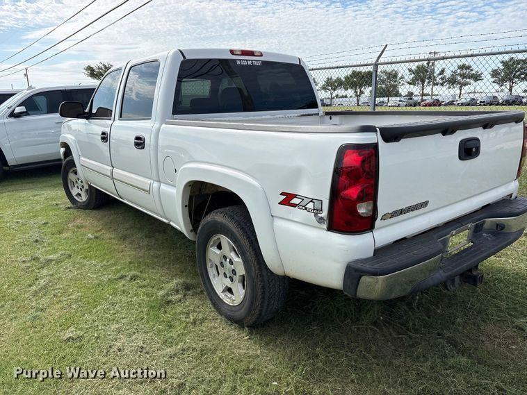 image for item EU5641 2006 Chevrolet Silverado 1500 Crew Cab pickup truck