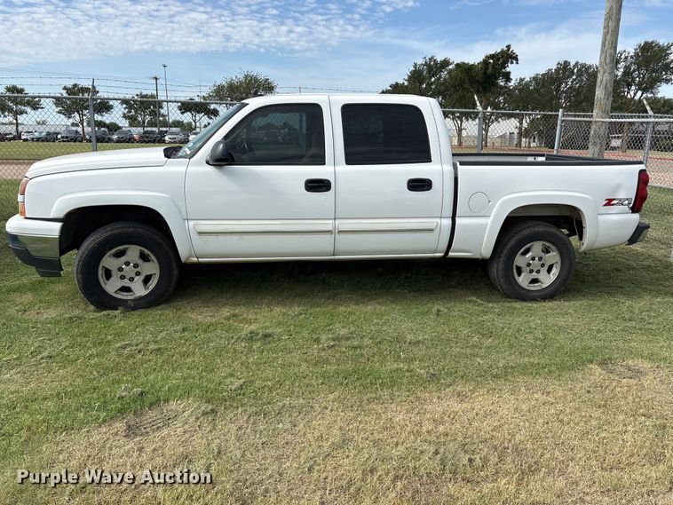 image for item EU5641 2006 Chevrolet Silverado 1500 Crew Cab pickup truck