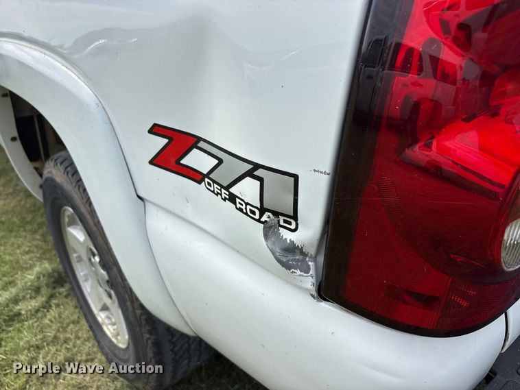 image for item EU5641 2006 Chevrolet Silverado 1500 Crew Cab pickup truck