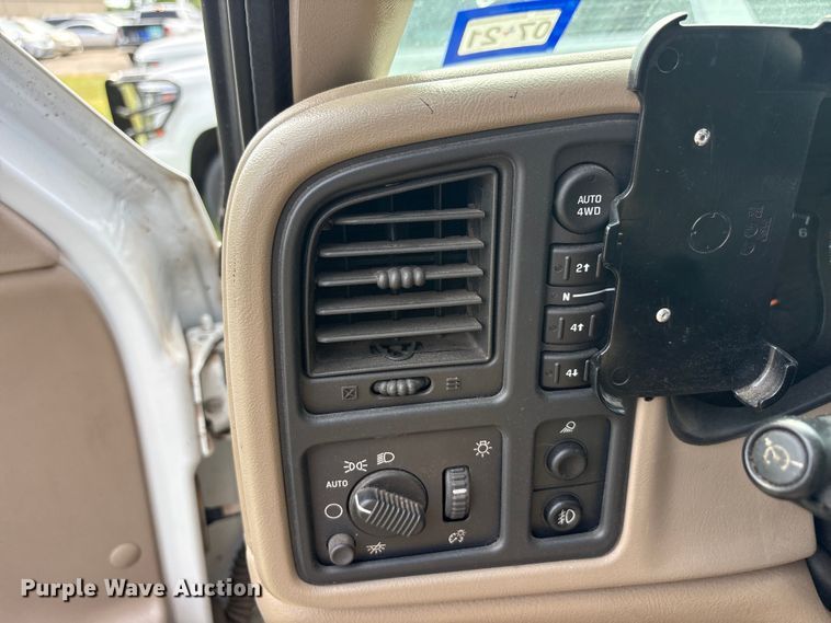 image for item EU5641 2006 Chevrolet Silverado 1500 Crew Cab pickup truck