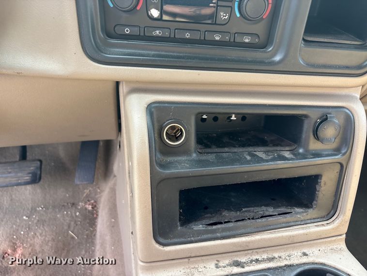 image for item EU5641 2006 Chevrolet Silverado 1500 Crew Cab pickup truck