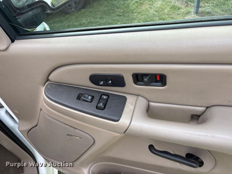 image for item EU5641 2006 Chevrolet Silverado 1500 Crew Cab pickup truck