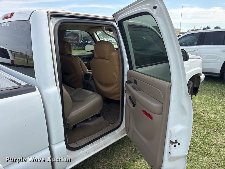 image for item EU5641 2006 Chevrolet Silverado 1500 Crew Cab pickup truck