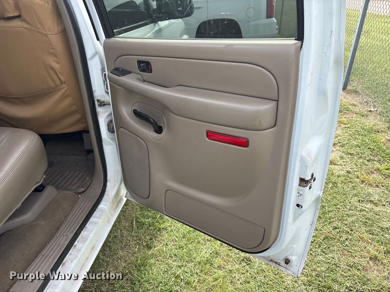 image for item EU5641 2006 Chevrolet Silverado 1500 Crew Cab pickup truck