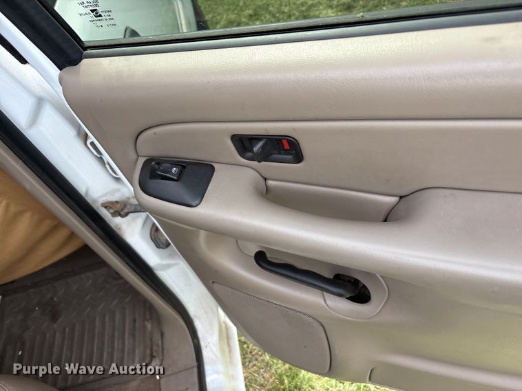 image for item EU5641 2006 Chevrolet Silverado 1500 Crew Cab pickup truck