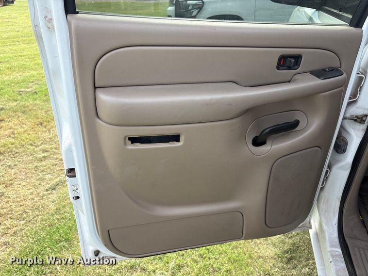 image for item EU5641 2006 Chevrolet Silverado 1500 Crew Cab pickup truck
