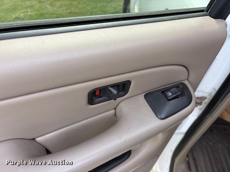 image for item EU5641 2006 Chevrolet Silverado 1500 Crew Cab pickup truck