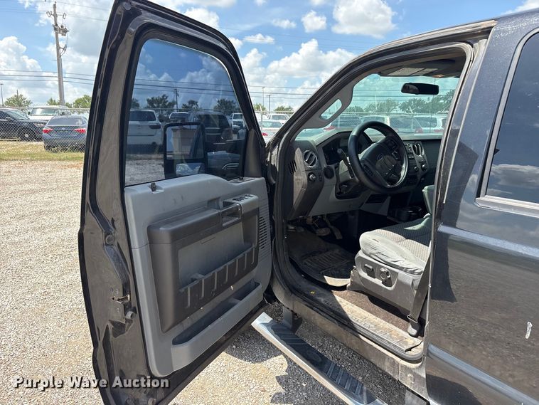 image for item EU5657 2015 Ford F250 Super Duty Crew Cab pickup truck